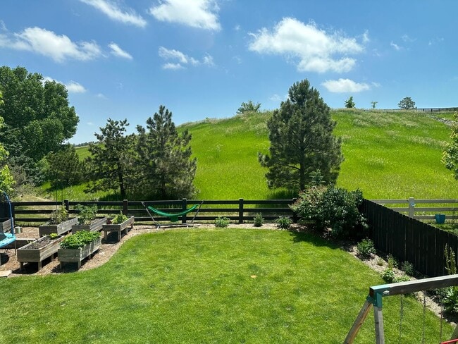 Building Photo - Open floor plan and backs to Open Space! 4...