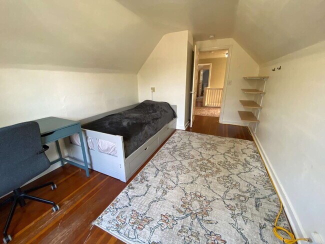 Building Photo - Rustic 4-Bed, 2-Bath Home in Happy Valley ...