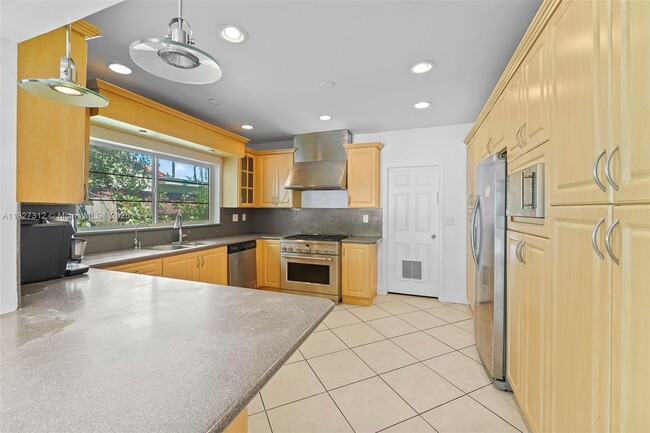 Building Photo - 3758 Prairie Ave
