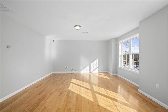 Building Photo - 16 Third St