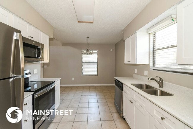 Building Photo - 4385 Queensway Dr