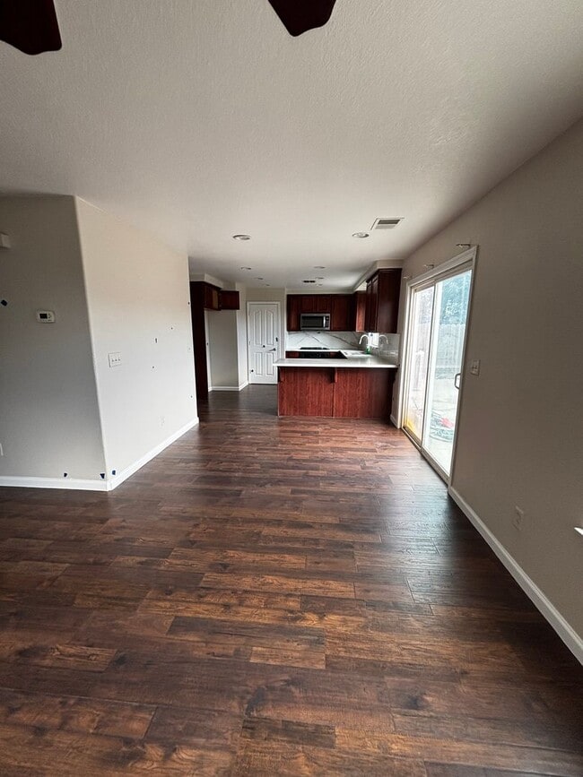 Building Photo - Newly Built Madera 4/3