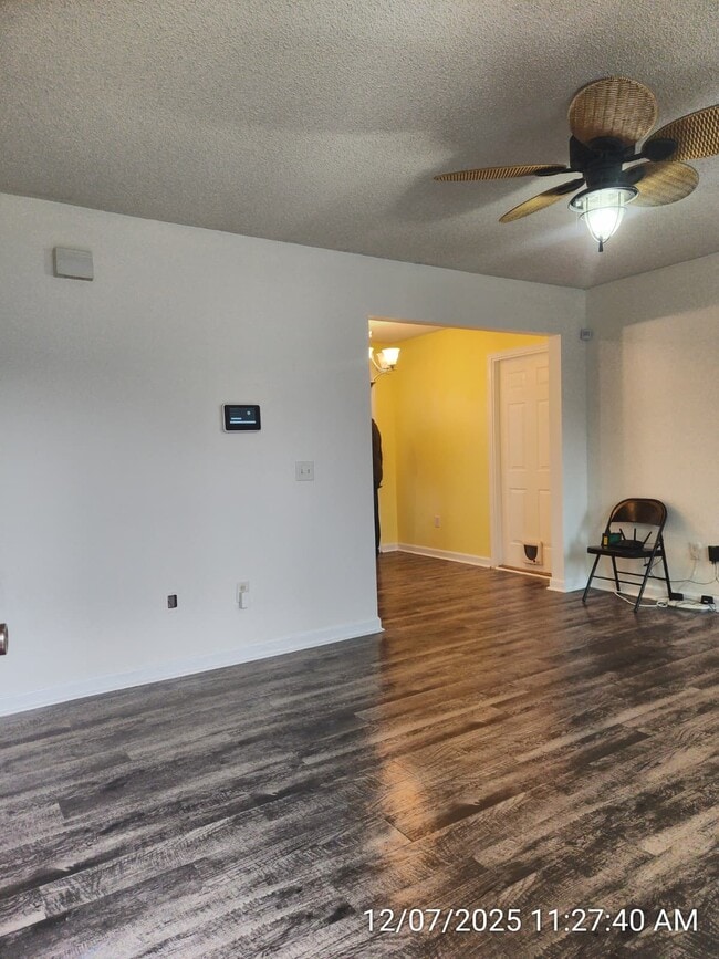 Building Photo - 323 Aubrey Ave