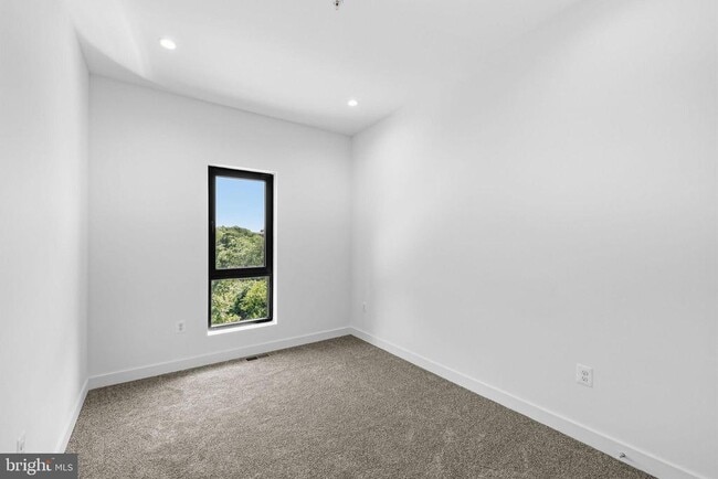Building Photo - 2534 Elvans Rd SE