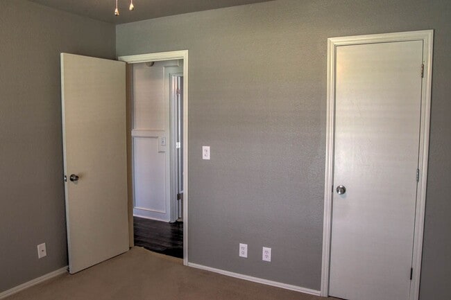 Building Photo - 3 Bedroom 2 Bath in Union Schools.  81st a...