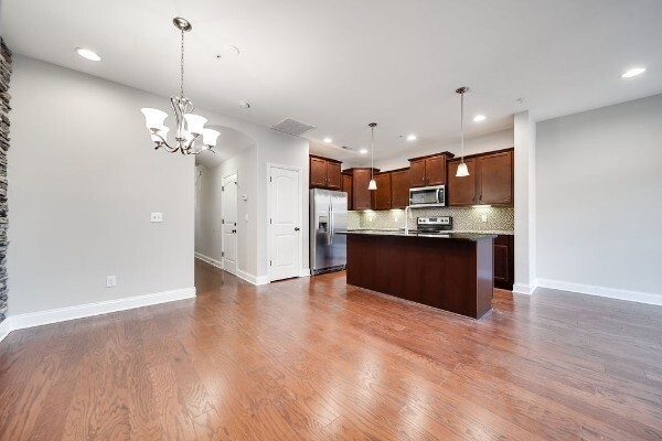 Building Photo - 207 Bixby Ln