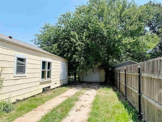 Building Photo - 2505 Carrigan Ave