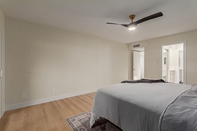 Building Photo - Charming 3-Bedroom Mid-Century Gem in the ...
