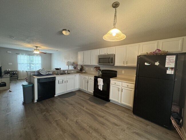 Building Photo - 5006 Banister Loop