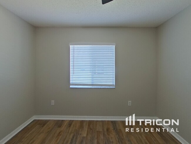 Building Photo - 11749 Lynmoor Dr