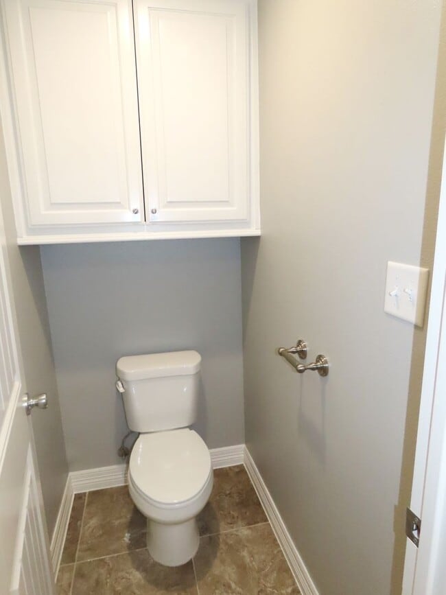 Building Photo - Beautiful 2 Bedroom, 2 Bath Duplex Near Ty...
