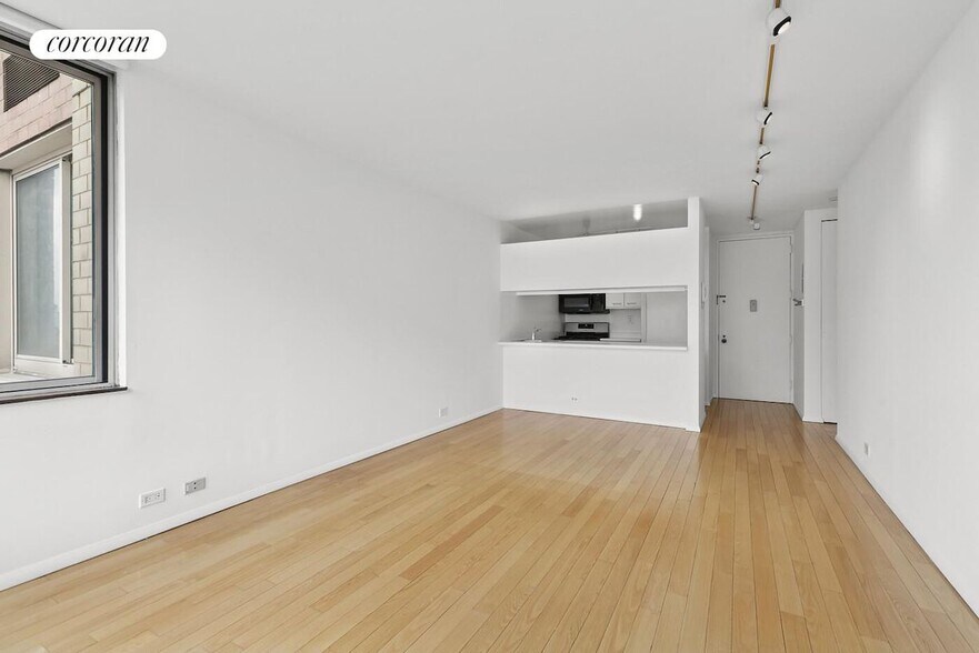 Building Photo - 350 W 50th St