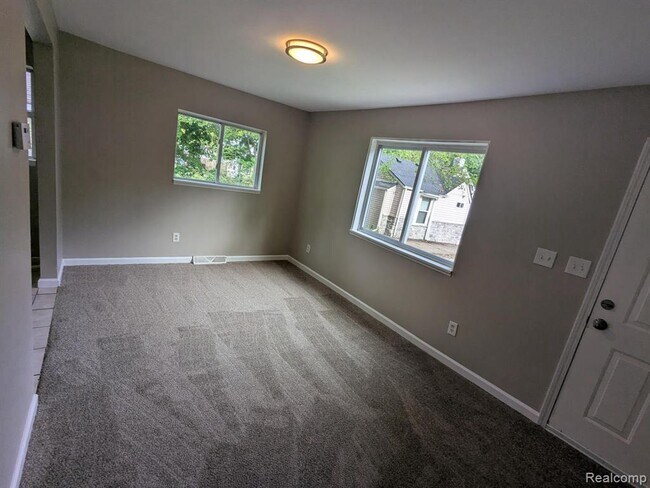 Building Photo - 54 E Princeton Ave