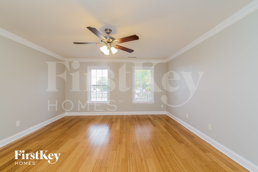 Building Photo - 5819 Willowdale Dr