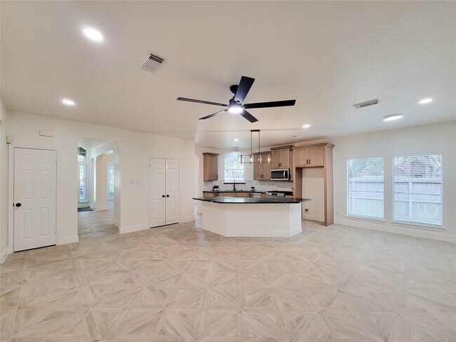 Building Photo - 218 Windrift Ct
