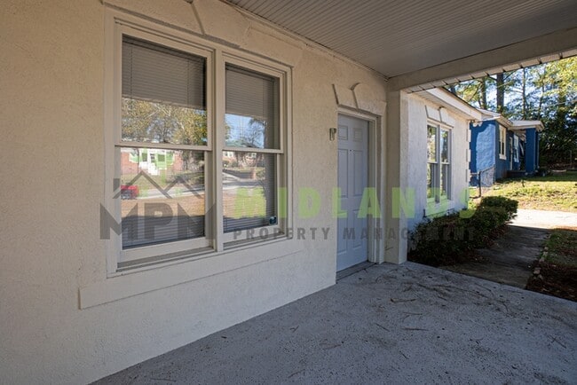 Building Photo - 928 Columbia College Dr