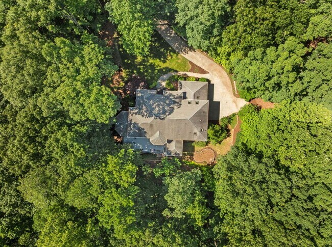 Building Photo - Luxurious 5-Bed Sanctuary with Scenic View...