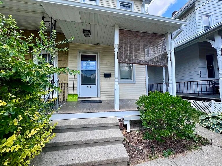 Building Photo - 148 Beckley St