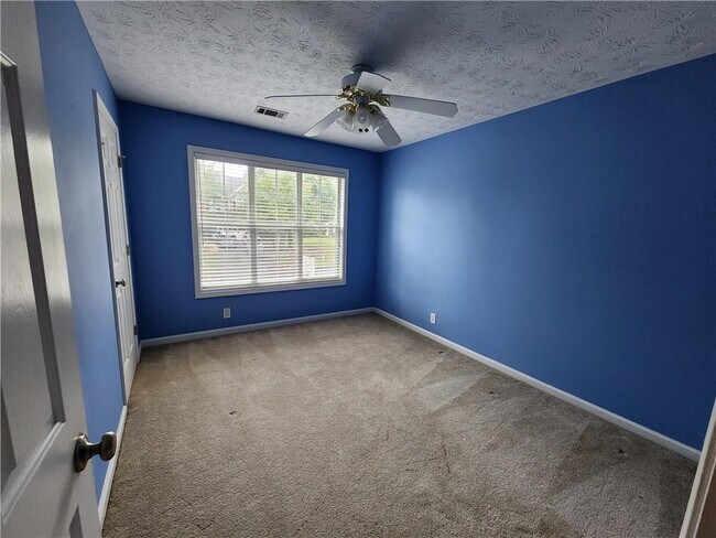 Building Photo - 350 Saddle Bridge Dr