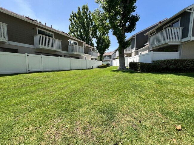 Building Photo - 36 Birchwood Ln