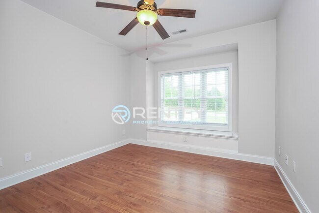 Building Photo - 5485 Styers Ferry Rd