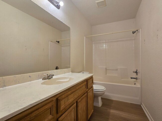 Building Photo - AVAILABLE NOW!