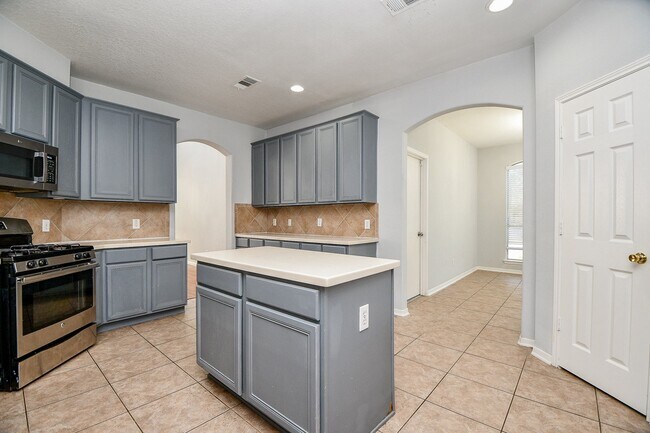 Building Photo - 3019 Red Oak Leaf Trail