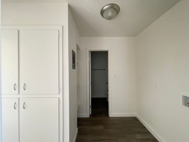 Building Photo - G43100E - Placement Only