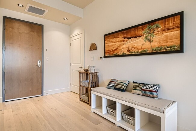 Building Photo - Modern 1 BDR in Peloton - Ground Floor - Full Accessible