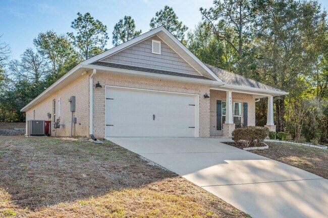 Building Photo - 667 Red Fern Rd