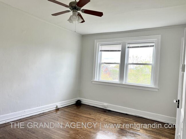 Building Photo - 202 Elm Ave