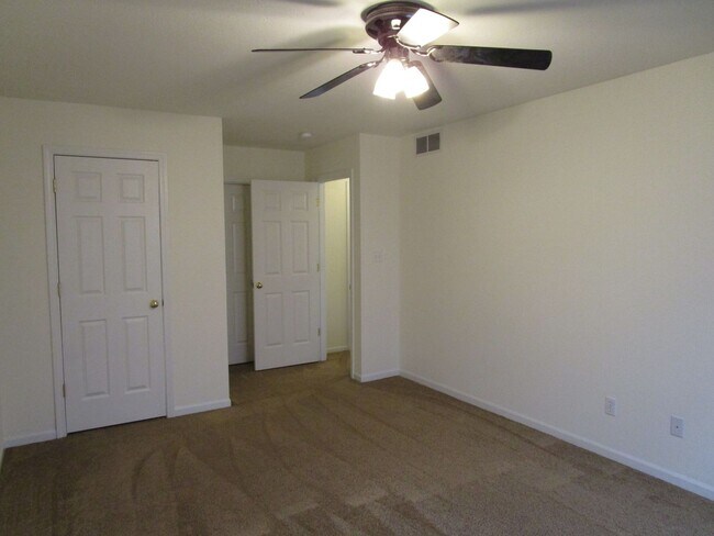 Building Photo - 3538-3540-3540 Prescott Dr