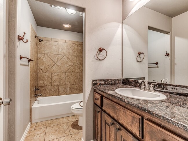 Building Photo - 3 Bed 2 Bath - Deer Creek Schools!