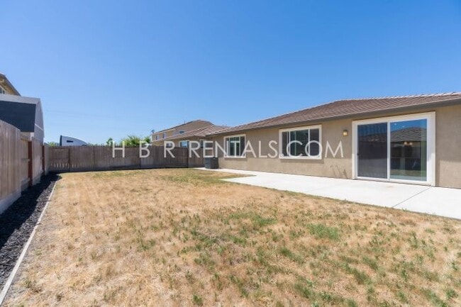 Building Photo - Spacious Elegance: 4-Bedroom with 3.5 Baths in Manteca