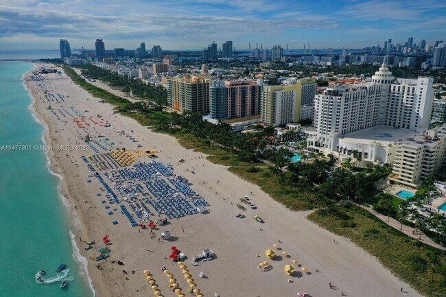 Building Photo - 1623 Collins Ave