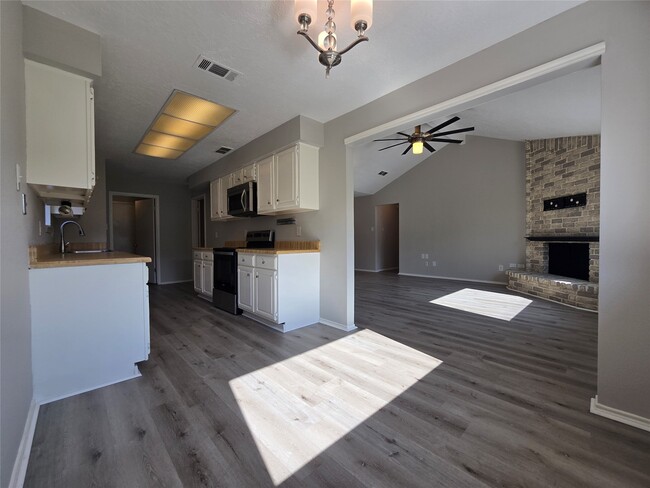 Building Photo - 22027 Rockgate Dr