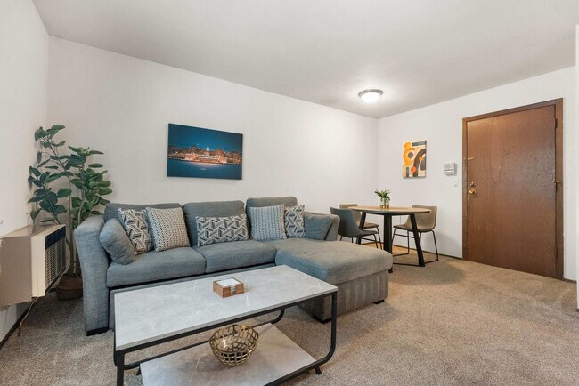 Building Photo - 2601 University Ave