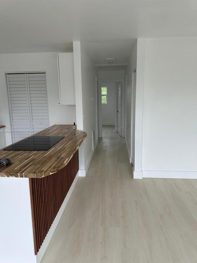 Building Photo - 420 Burning Tree Ln