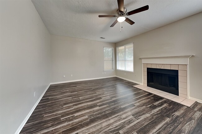 Building Photo - 15907 Lausanne Dr