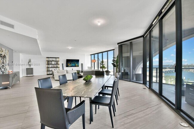 Building Photo - 1000 Biscayne Blvd