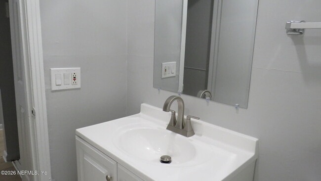 Building Photo - 7508 Dalehurst Dr S