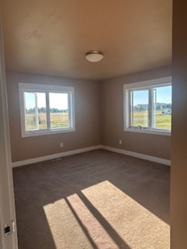 Building Photo - Rare Horse Property in Billings Heights – ...