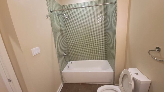 Building Photo - 1247 E Columbia Ave