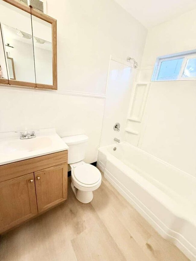 Building Photo - Updated 2BD 1BA Single Family House in Brackenridge!