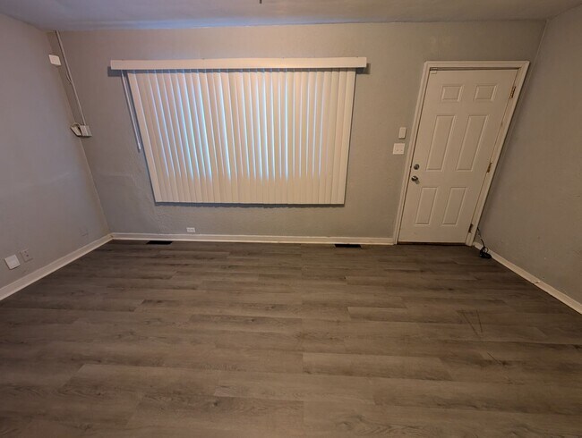 Building Photo - 2-Bedroom, 1-Bathroom Home – $1,150/Month | Accepting Section 8