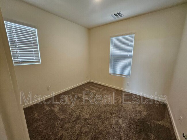 Building Photo - 4061 E Pony Ln