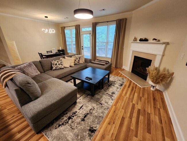 Building Photo - 1836 Rue De Montreal