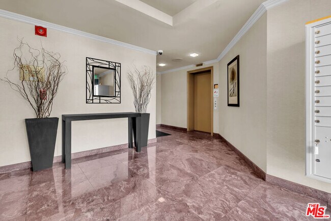 Building Photo - 8642 Gregory Wy