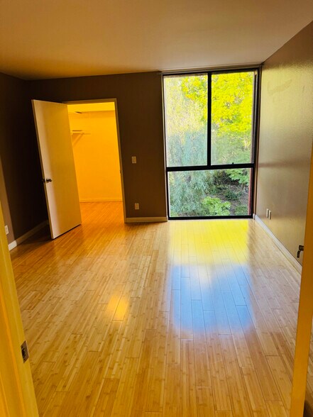 Building Photo - 3961 Via Marisol