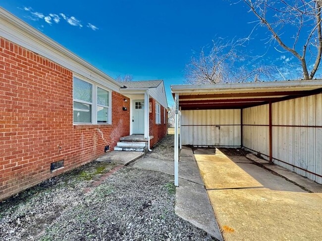 Building Photo - 705 N Key Blvd